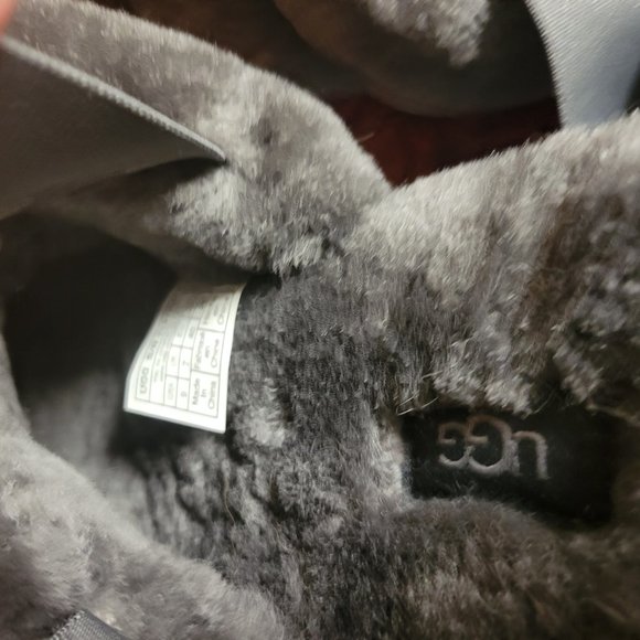 Ugg slippers- full coverage front, Very warm and Cozy warm neutral color dark gr - Picture 2 of 5